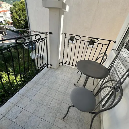 Spacious One Bedroom Dia