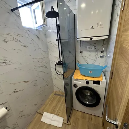 Spacious One Bedroom Dia Apartment